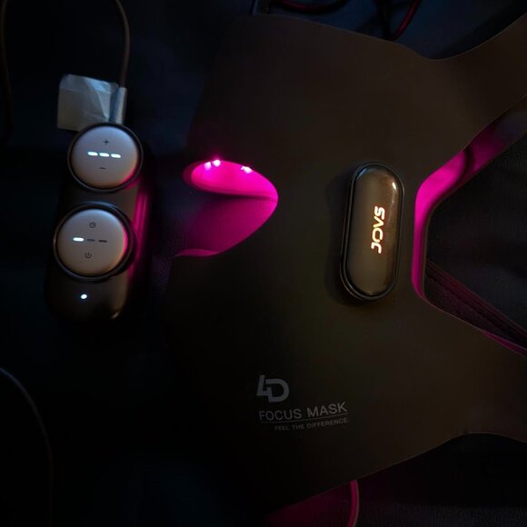 LIKE NEW Jovs 4D Laser Light Therapy Mask - Picture 6 of 7